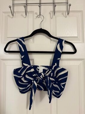 H&M Navy Blue and White Tie-Front Crop Top